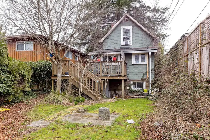 331 W 22ND STREET - photo 3 of 21