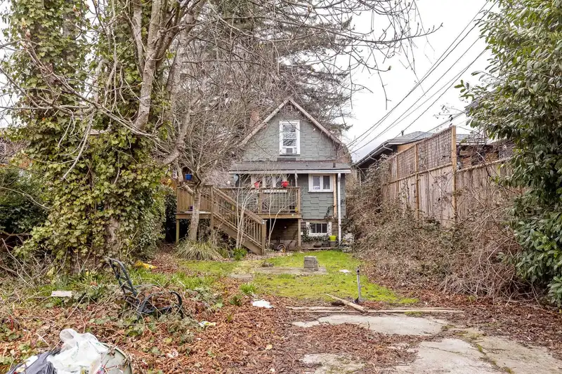 331 W 22ND STREET - photo 4 of 21