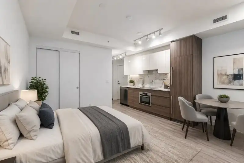 1714 10626 CITY PARKWAY - photo 1 of 26