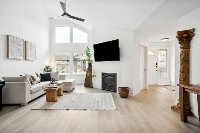 31 12880 RAILWAY AVENUE - photo 2 of 25