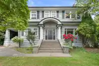 5662 LABURNUM STREET - thumbnail 1