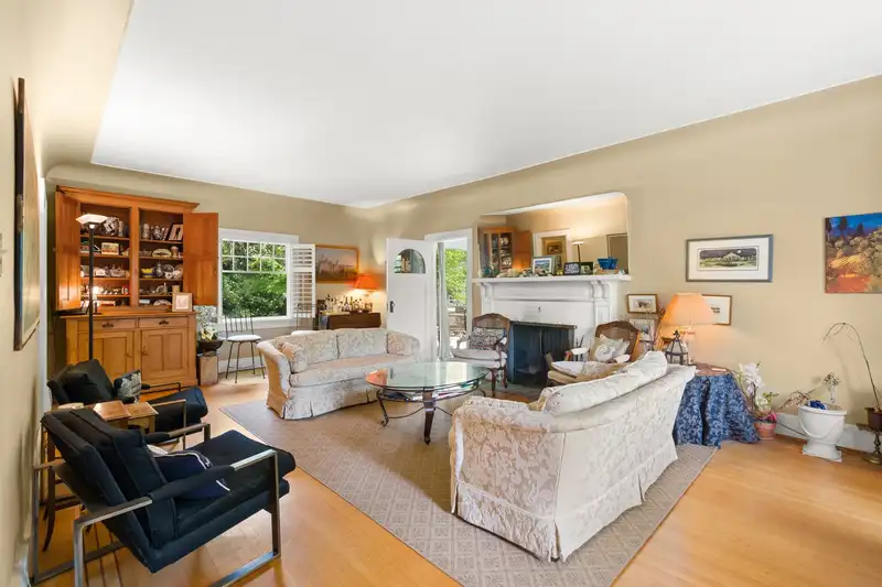 5662 LABURNUM STREET - photo 4 of 39