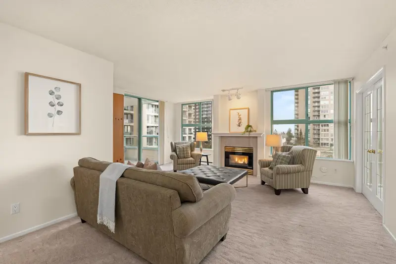 704 728 PRINCESS STREET - photo 1 of 25