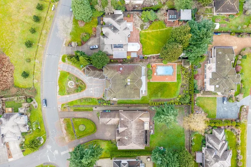 5658 124 STREET - photo 2 of 25