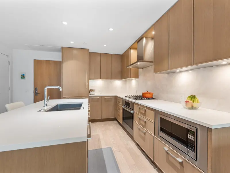 302 3220 CONNAUGHT CRESCENT - photo 2 of 20