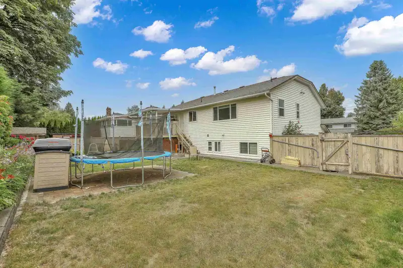 33234 MEADOWLANDS AVENUE - photo 4 of 40