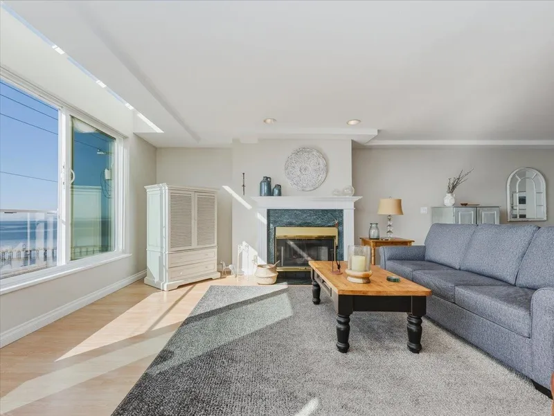 303 15165 MARINE DRIVE - photo 3 of 25