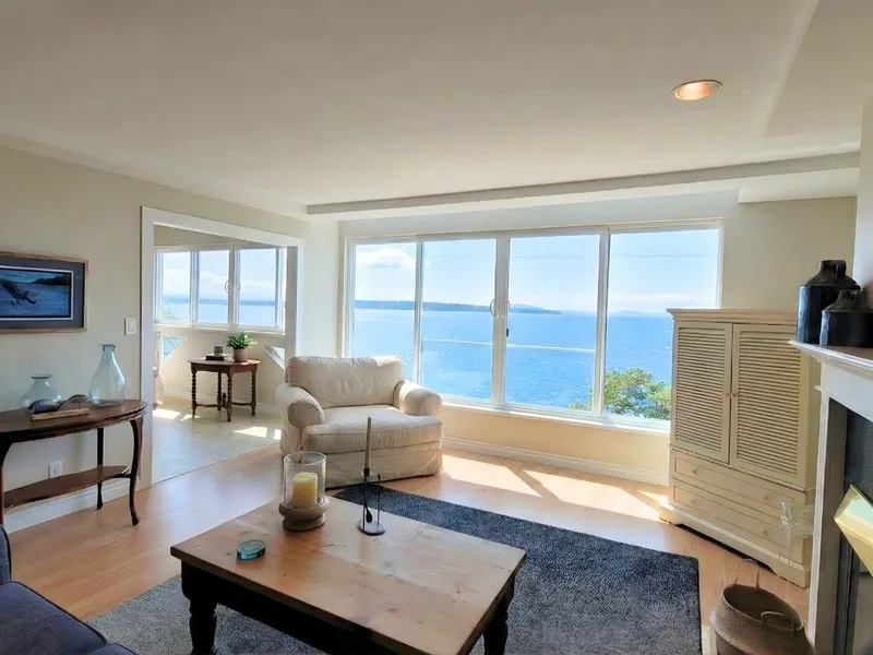 303 15165 MARINE DRIVE - photo 4 of 25