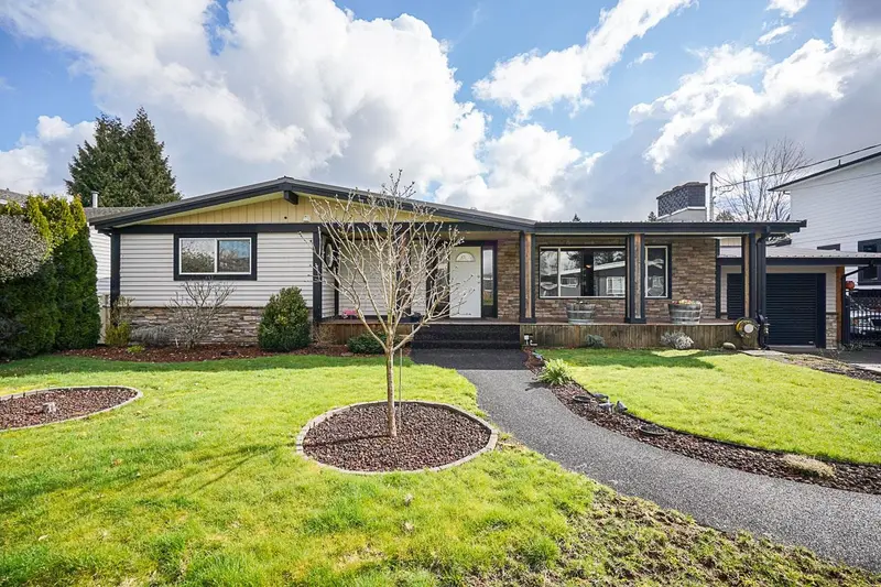 2370 LYNDEN STREET - photo 1 of 25