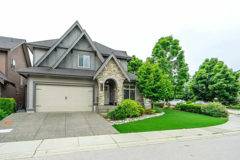 21108 79A AVENUE - photo 2 of 40