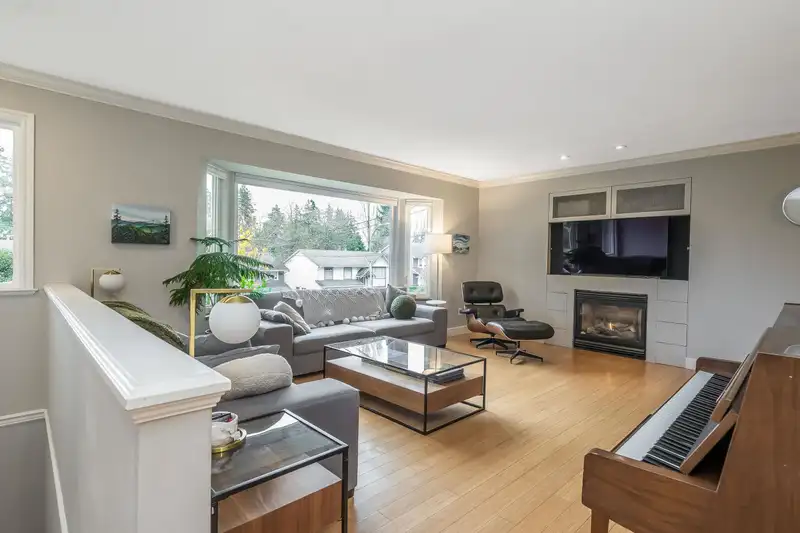 2241 152A STREET - photo 3 of 40