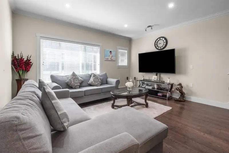 41 19097 64 AVENUE - photo 2 of 19