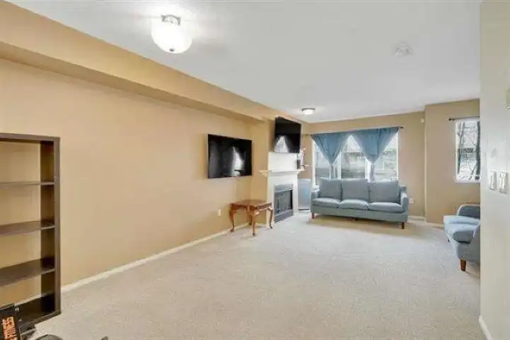 82 8775 161 STREET - photo 3 of 34