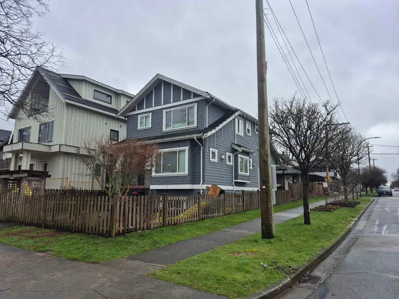 2702 KITCHENER STREET - photo 2 of 6