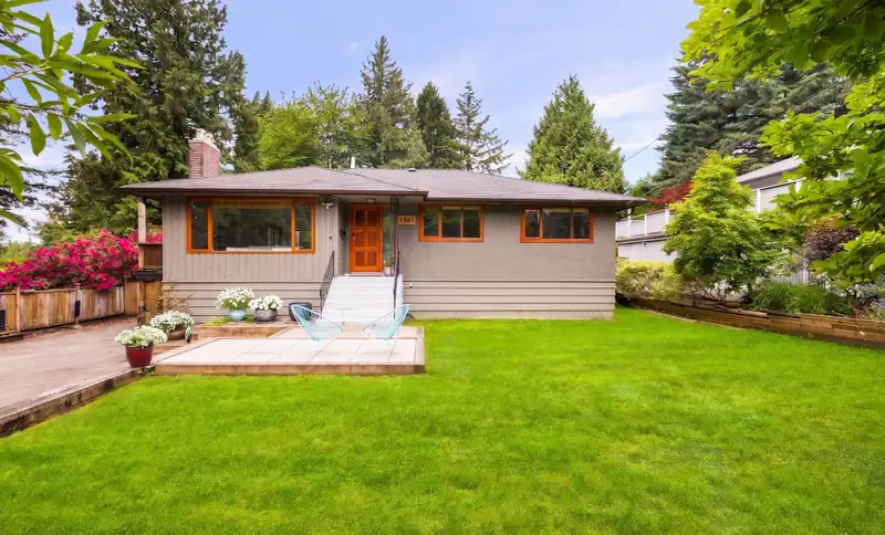 1561 MERLYNN CRESCENT - photo 1 of 39