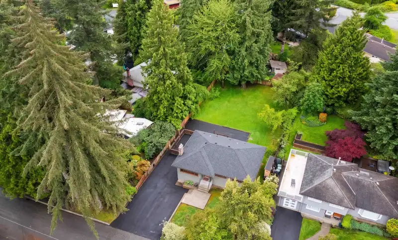 1561 MERLYNN CRESCENT - photo 2 of 39