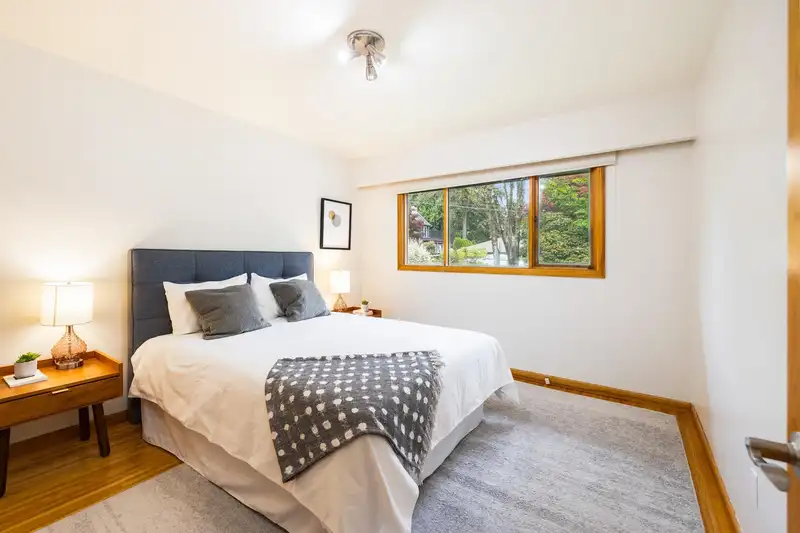 1561 MERLYNN CRESCENT - photo 4 of 39