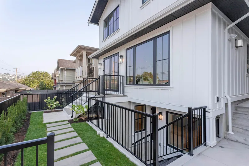 2 4315 ALBERT STREET - photo 4 of 25