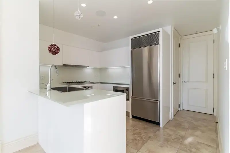 801 1280 RICHARDS STREET - photo 2 of 35
