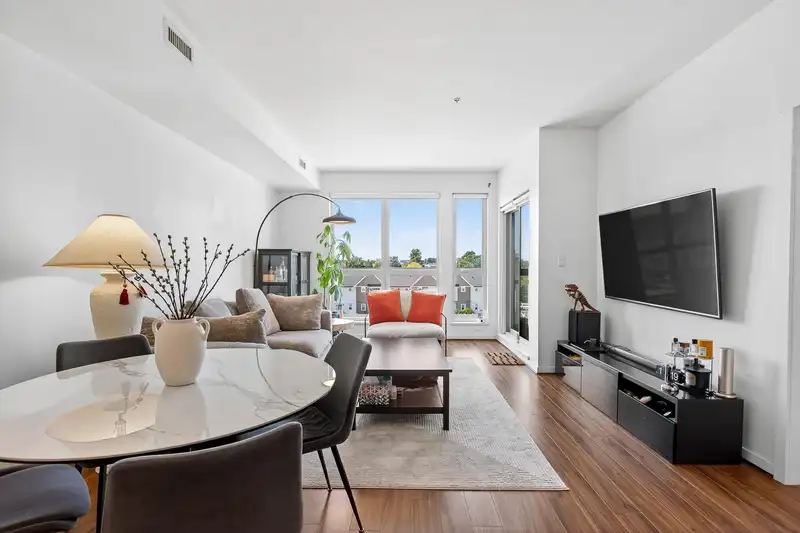 562 4099 STOLBERG STREET - photo 2 of 26