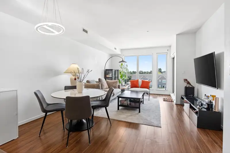 562 4099 STOLBERG STREET - photo 3 of 26