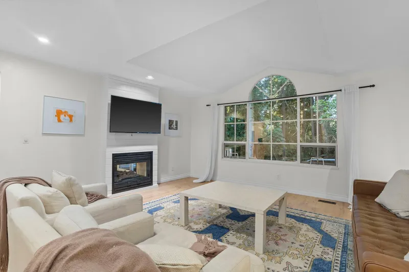 31 DEERWOOD PLACE - photo 1 of 25