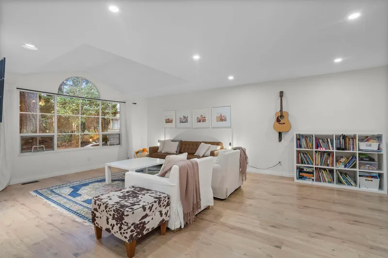 31 DEERWOOD PLACE - photo 4 of 25