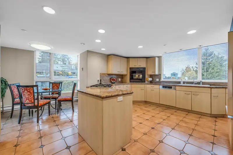 6 1350 W 14TH AVENUE - photo 3 of 20