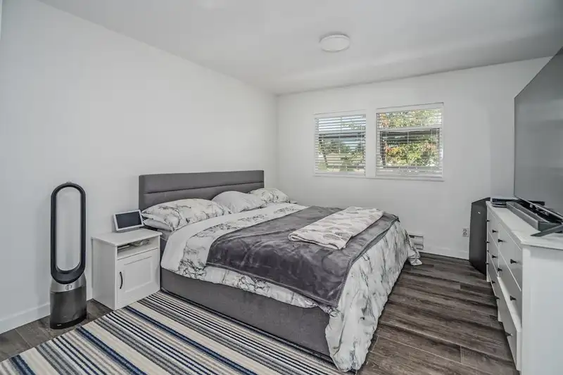 89 16318 82 AVENUE - photo 3 of 39