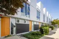 2216 WILLOW STREET - thumbnail 1