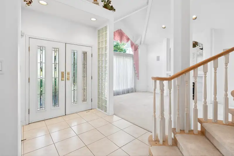 2643 FORTRESS DRIVE - photo 4 of 39