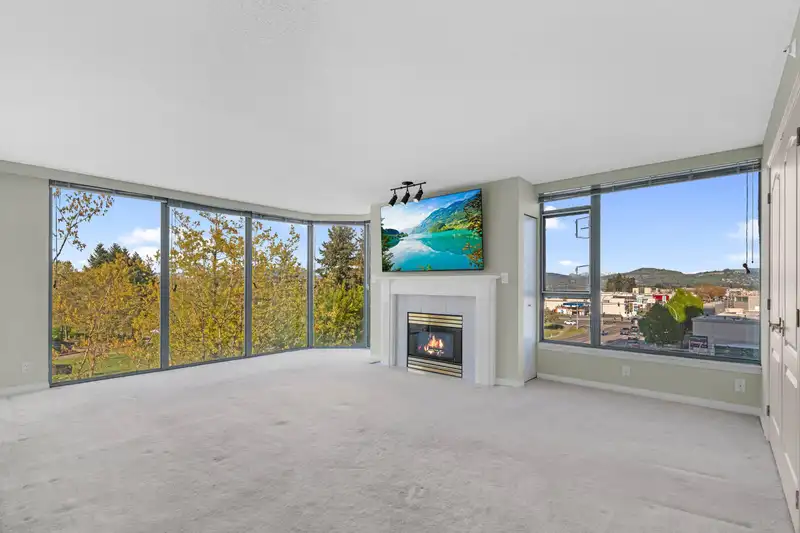502 32330 SOUTH FRASER WAY - photo 3 of 33