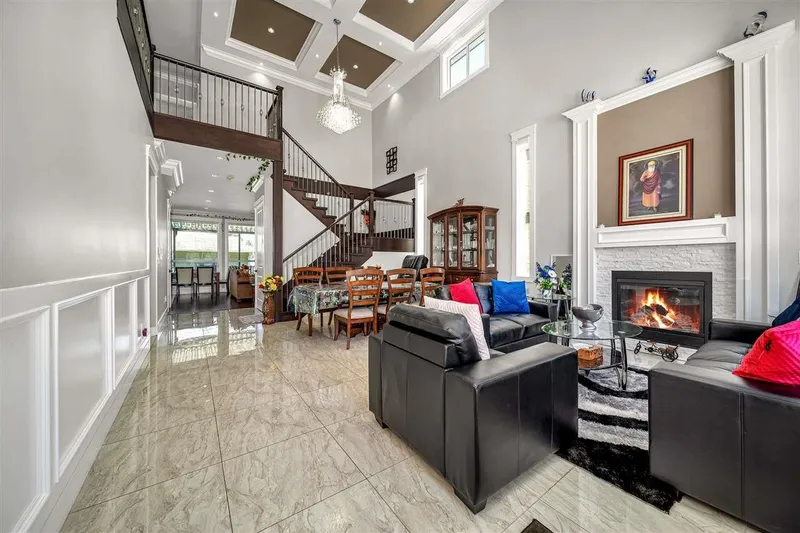 13837 60A AVENUE - photo 4 of 25