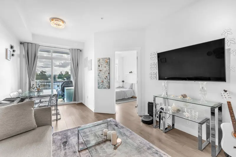 410 20696 EASTLEIGH CRESCENT - photo 2 of 22