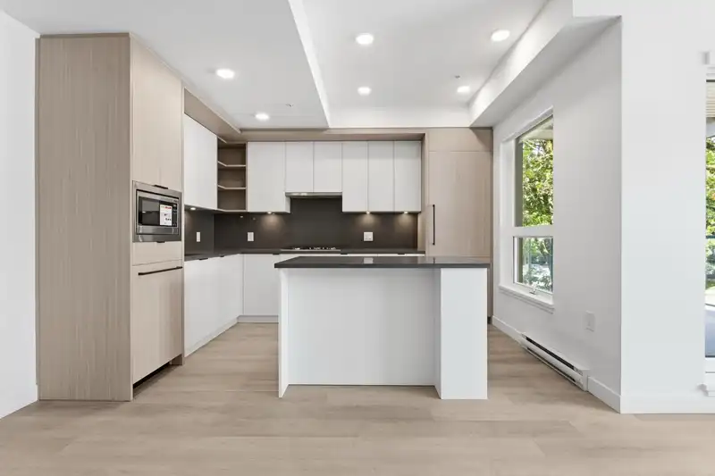 203 2268 E BROADWAY - photo 3 of 16