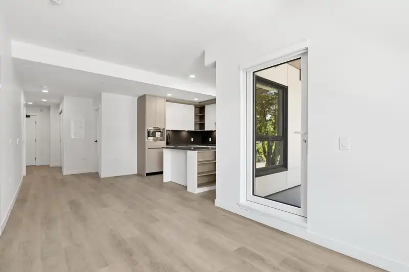 203 2268 E BROADWAY - photo 4 of 16