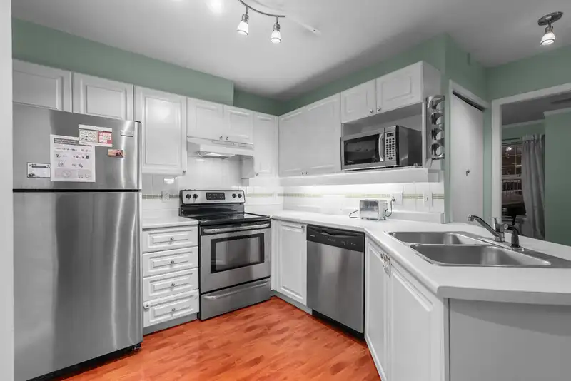 505 1032 QUEENS AVENUE - photo 1 of 19