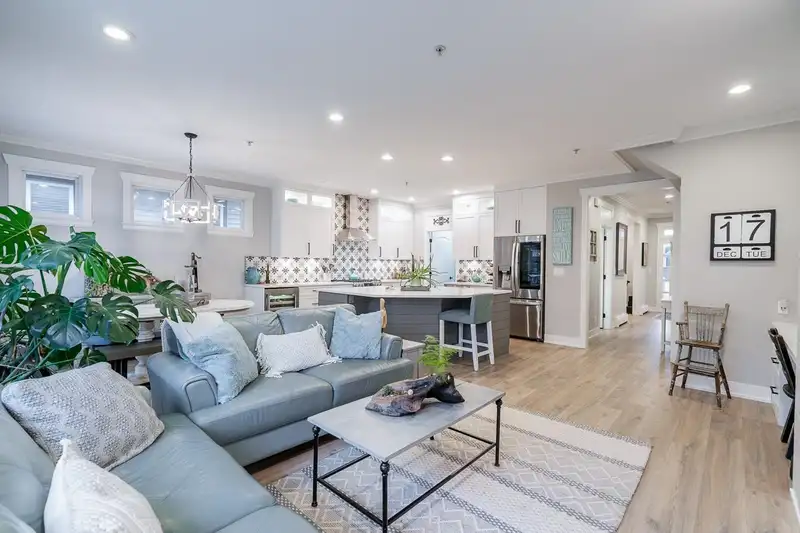 15592 GOGGS AVENUE - photo 4 of 29