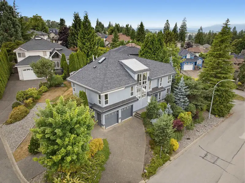 11151 164 STREET - photo 2 of 40