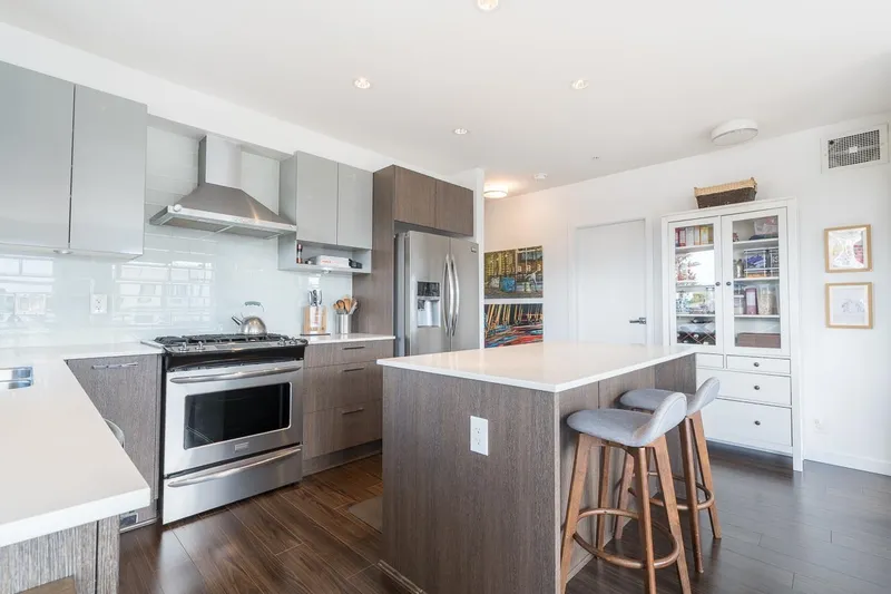 306 202 E 24TH AVENUE - photo 4 of 23