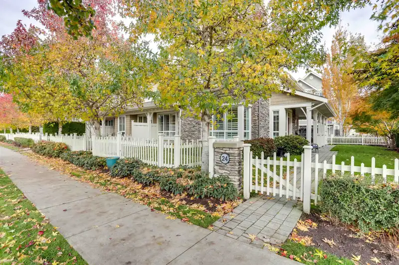 24 5510 ADMIRAL WAY - photo 1 of 22