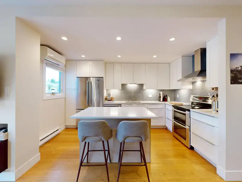 304 1528 BOWSER AVENUE - photo 4 of 40