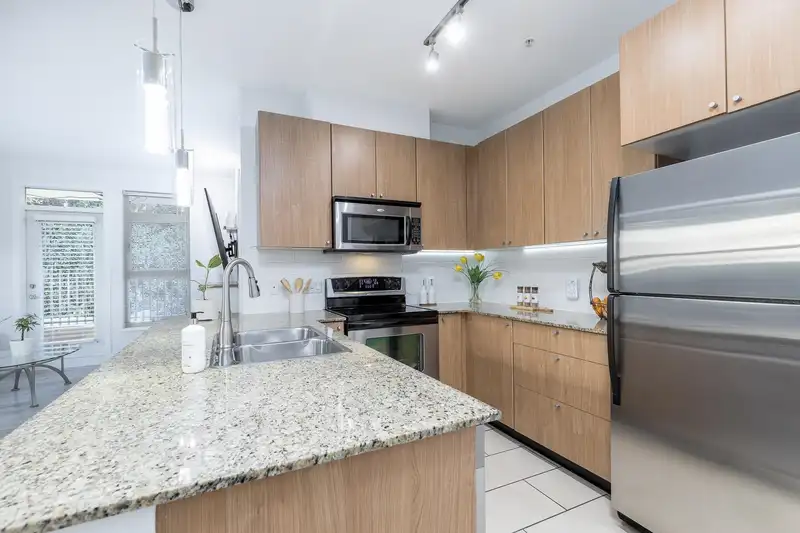 113 2477 KELLY AVENUE - photo 4 of 40