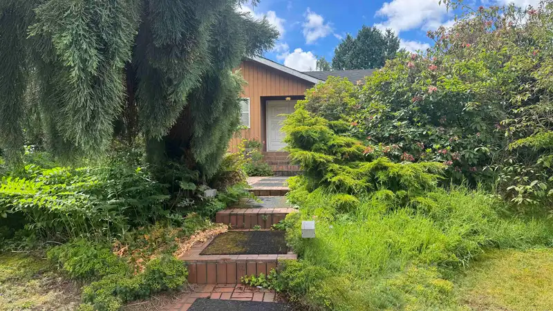 806 W 47TH AVENUE - photo 1 of 1