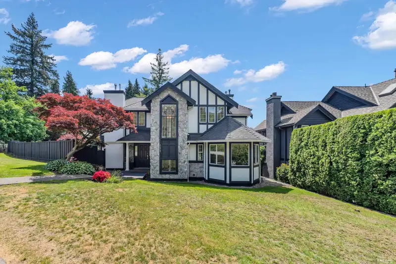 111 SANDRINGHAM CRESCENT - photo 1 of 40