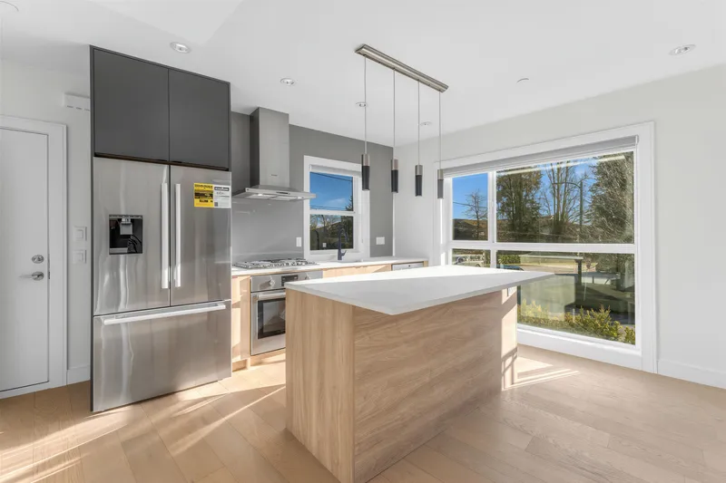 7359 OAK STREET - photo 4 of 12