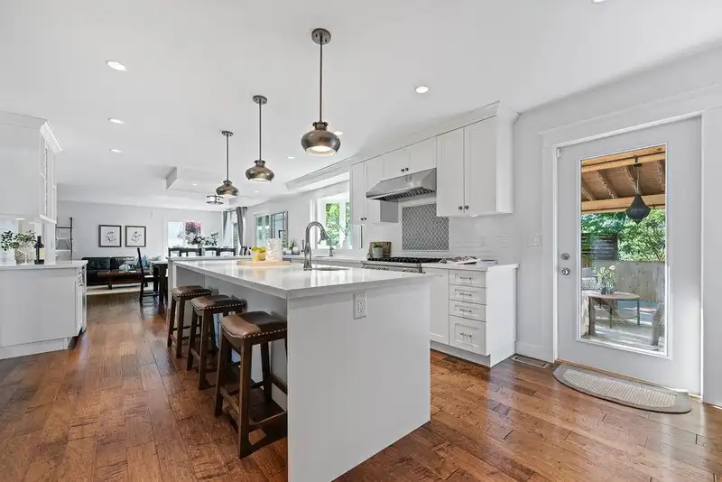 1747 AMBLE GREENE DRIVE - photo 4 of 40