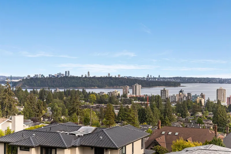 2272 OTTAWA AVENUE - photo 2 of 25