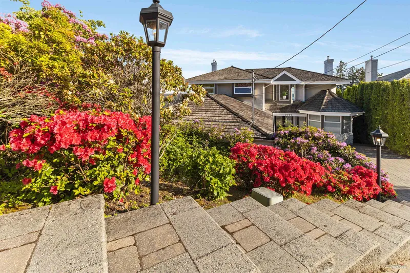 2272 OTTAWA AVENUE - photo 4 of 25