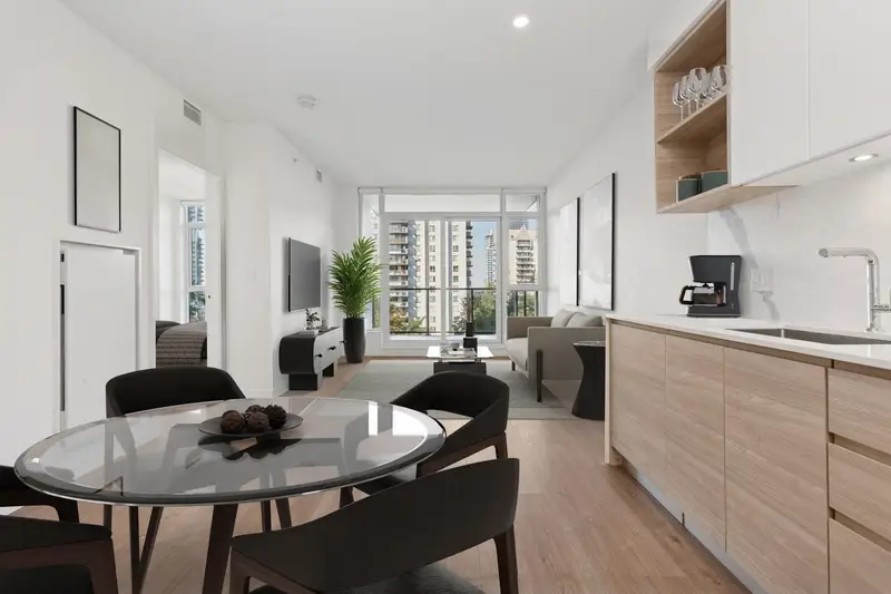 708 585 AUSTIN AVENUE - photo 1 of 15